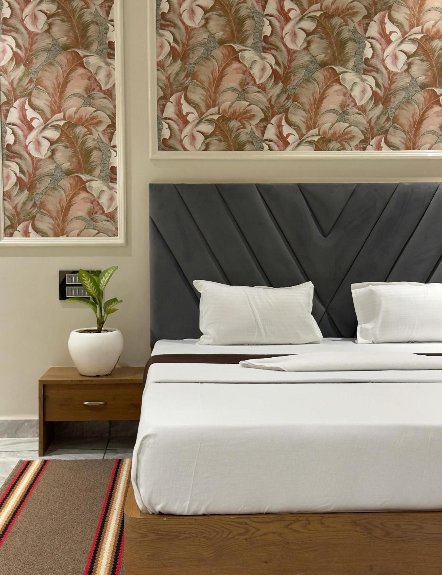 Hotel Tej Inn Plaza Near Igi Airport Delhi 뉴델리 외부 사진